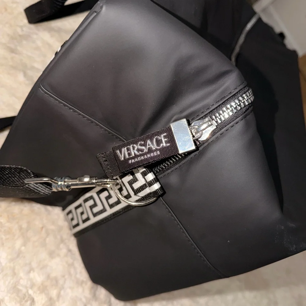 ⚡️Versace Black and White Duffel Bag⚡️ - Picture 3 of 7